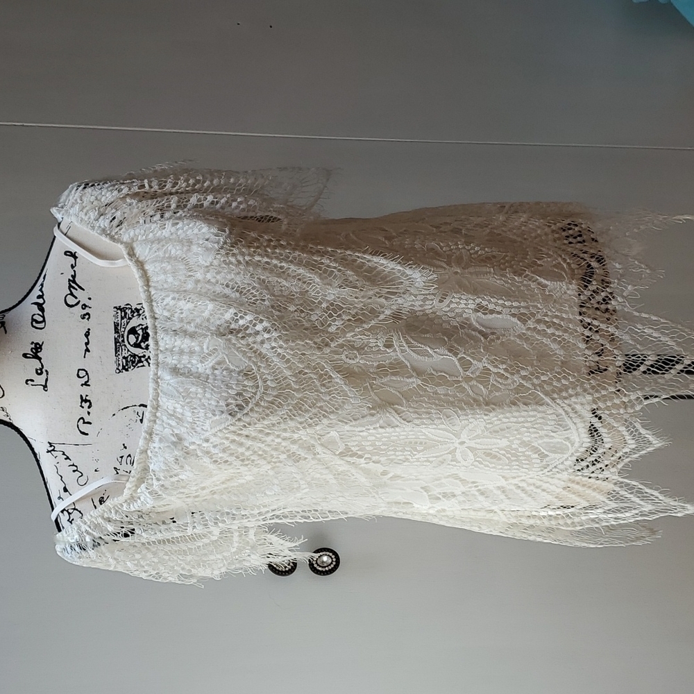 Boutique| Womens White Top Lace /Crochet/ Sheer Capped Sleeves Neutral Sz. Large